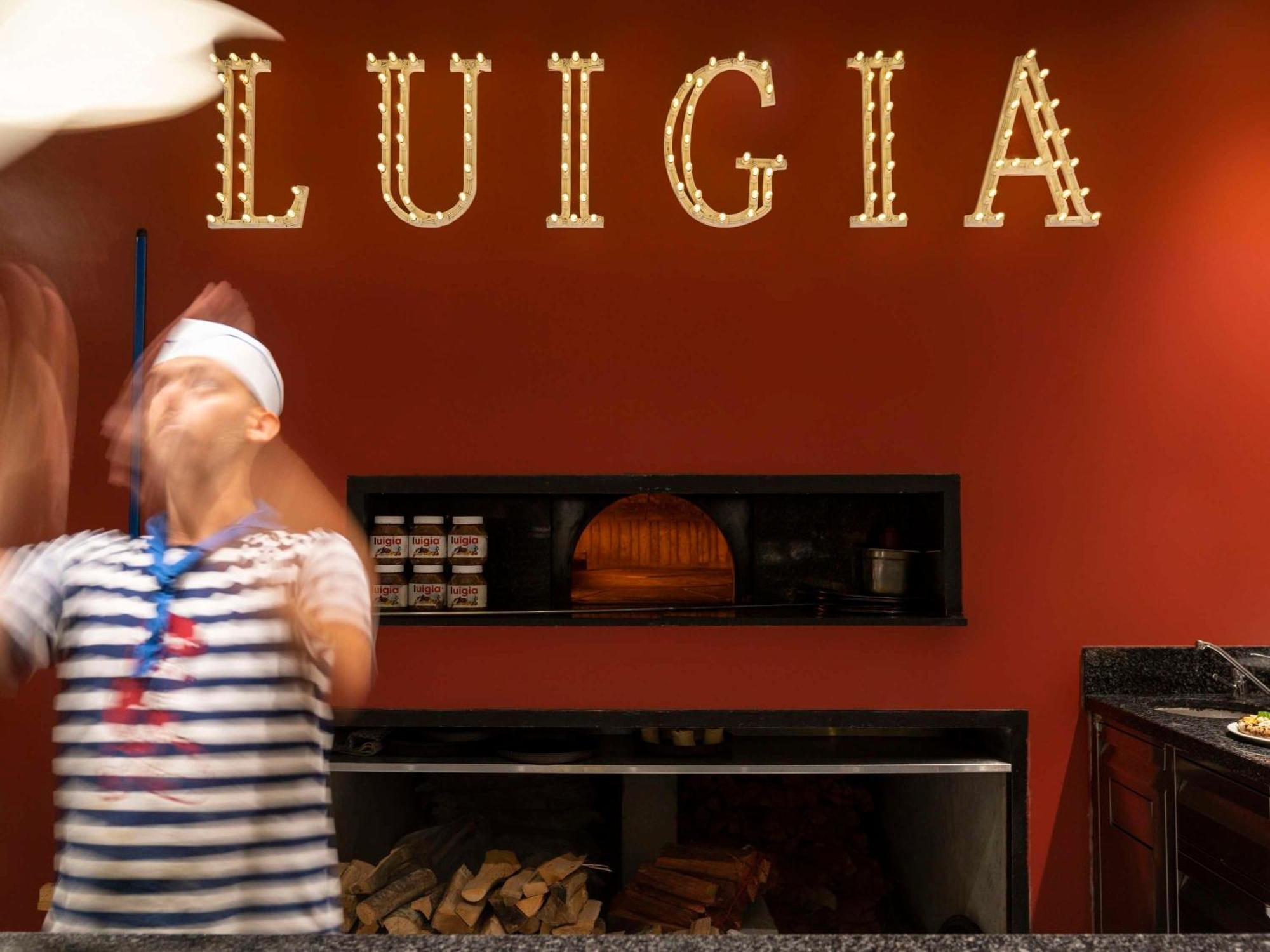 Hotel Rixos Premium Dubai Jbr Esterno foto Pizzaiolo in action